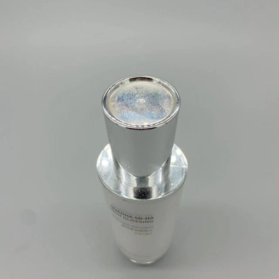 La pompe privée d'air acrylique argentée mate du sérum blanc pp met 15ml en bouteille 30ml 50ml 100g